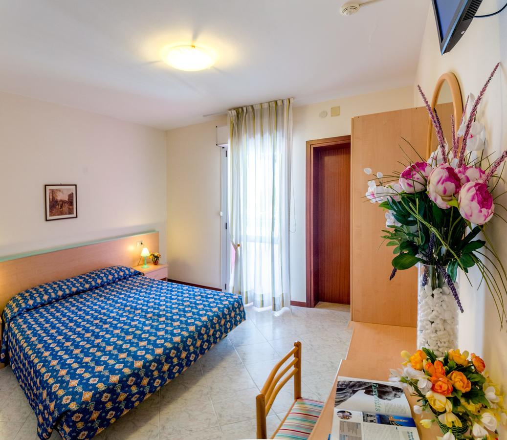 Hotel Di Giovanni Bibione Exterior foto