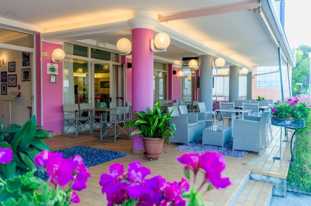 Hotel Di Giovanni Bibione Exterior foto